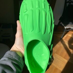 Gnarcotic Skelly Runners Lime Green